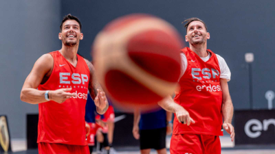 Los jugadores de la selección española de baloncesto entrenando