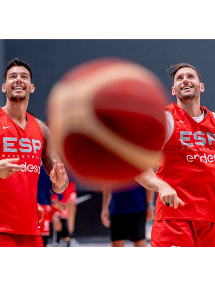 Los jugadores de la selección española de baloncesto entrenando